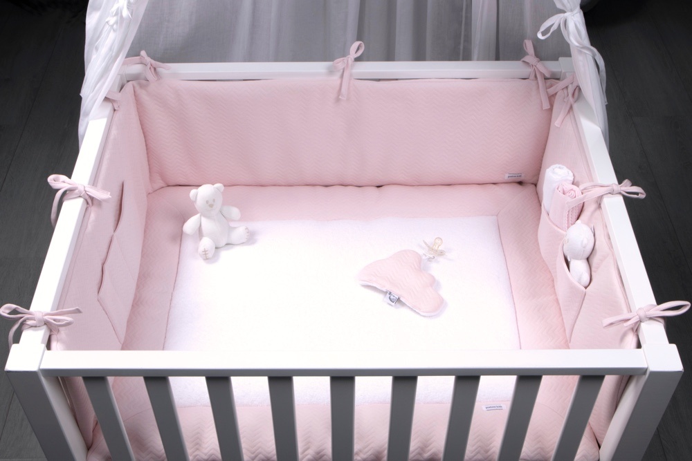 Cot/Playpen bumper Chevron Light Pink
