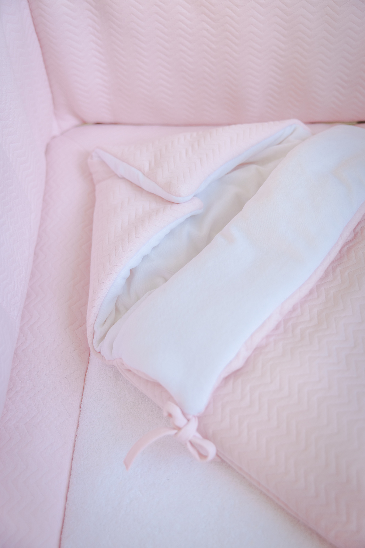 Baby footmuff 5 point belt Chevron Light Pink