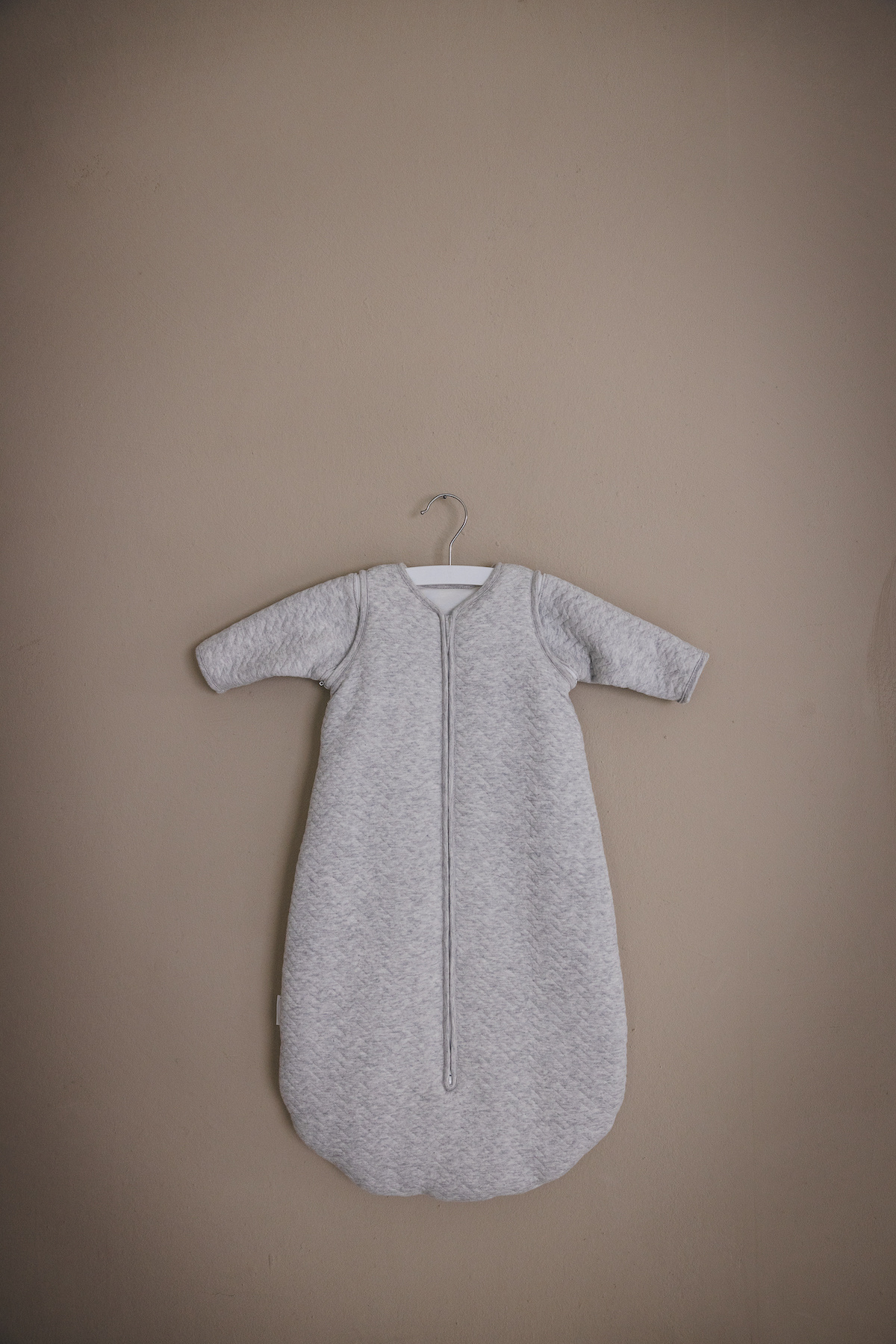 Jersey babyslaapzak 90cm Chevron Light Grey Melange met afritsbare mouwen