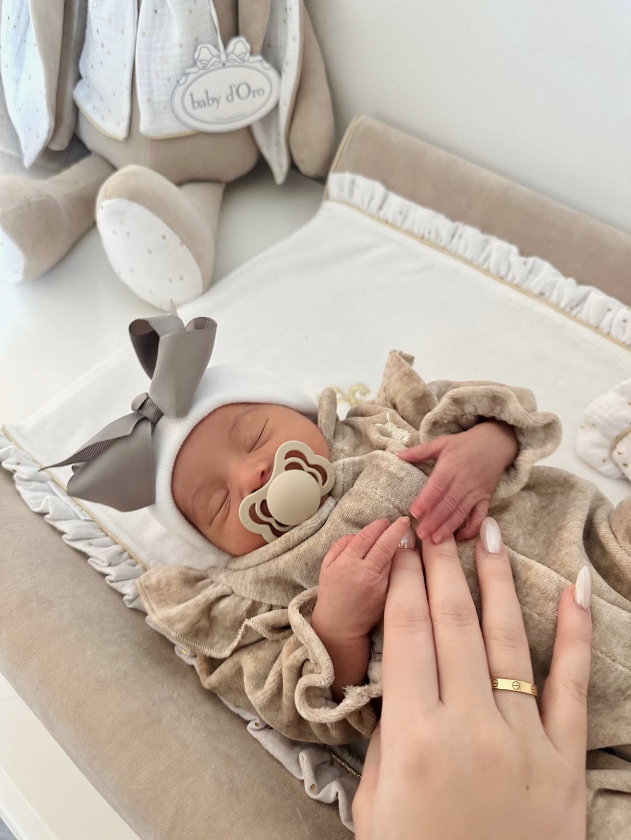 Babypakje Velours met Ruffles Camel