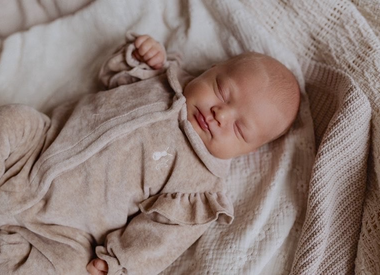 Élégant et Doux : Découvrez Nos Tapis d'Éveil pour Bébé - Poetree Kids