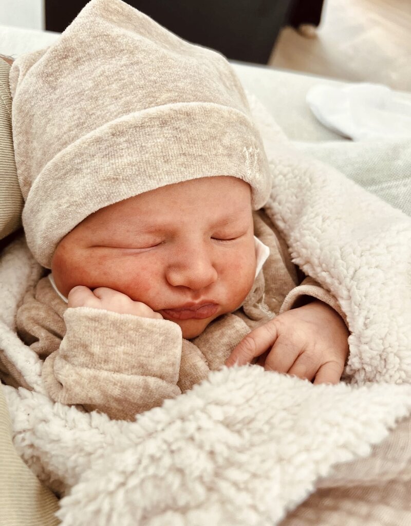 Bonnet bébé en velours camel