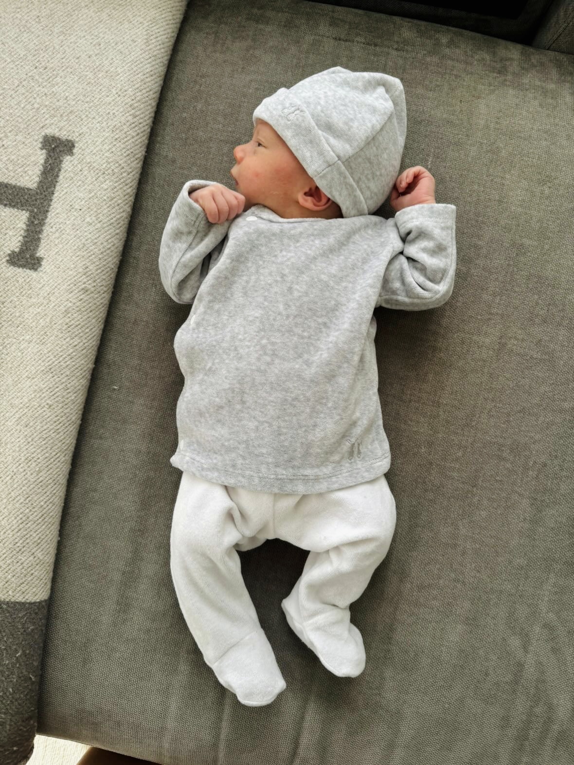 Velours baby mutsje grey melange