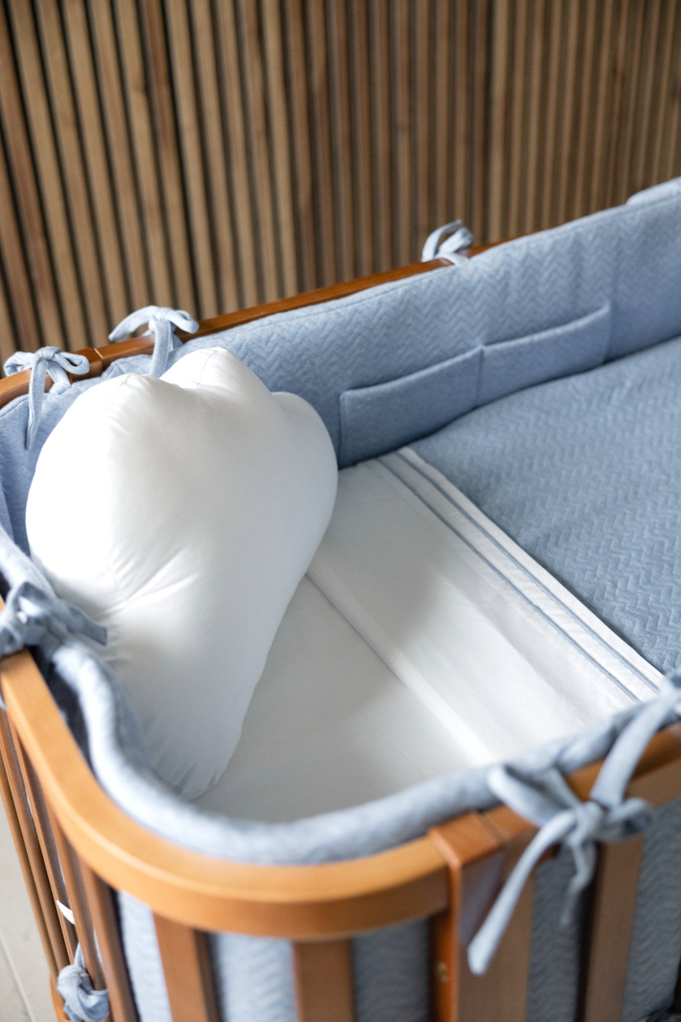 Cot / baby bed sheet Chevron Denim Blue
