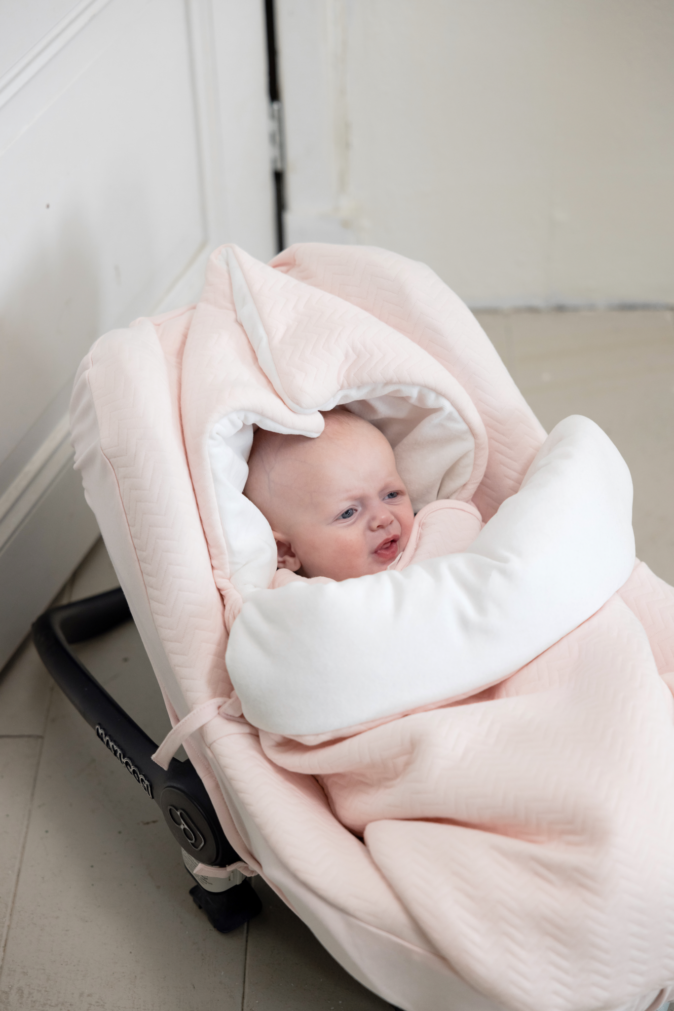 Baby footmuff Chevron Light Pink