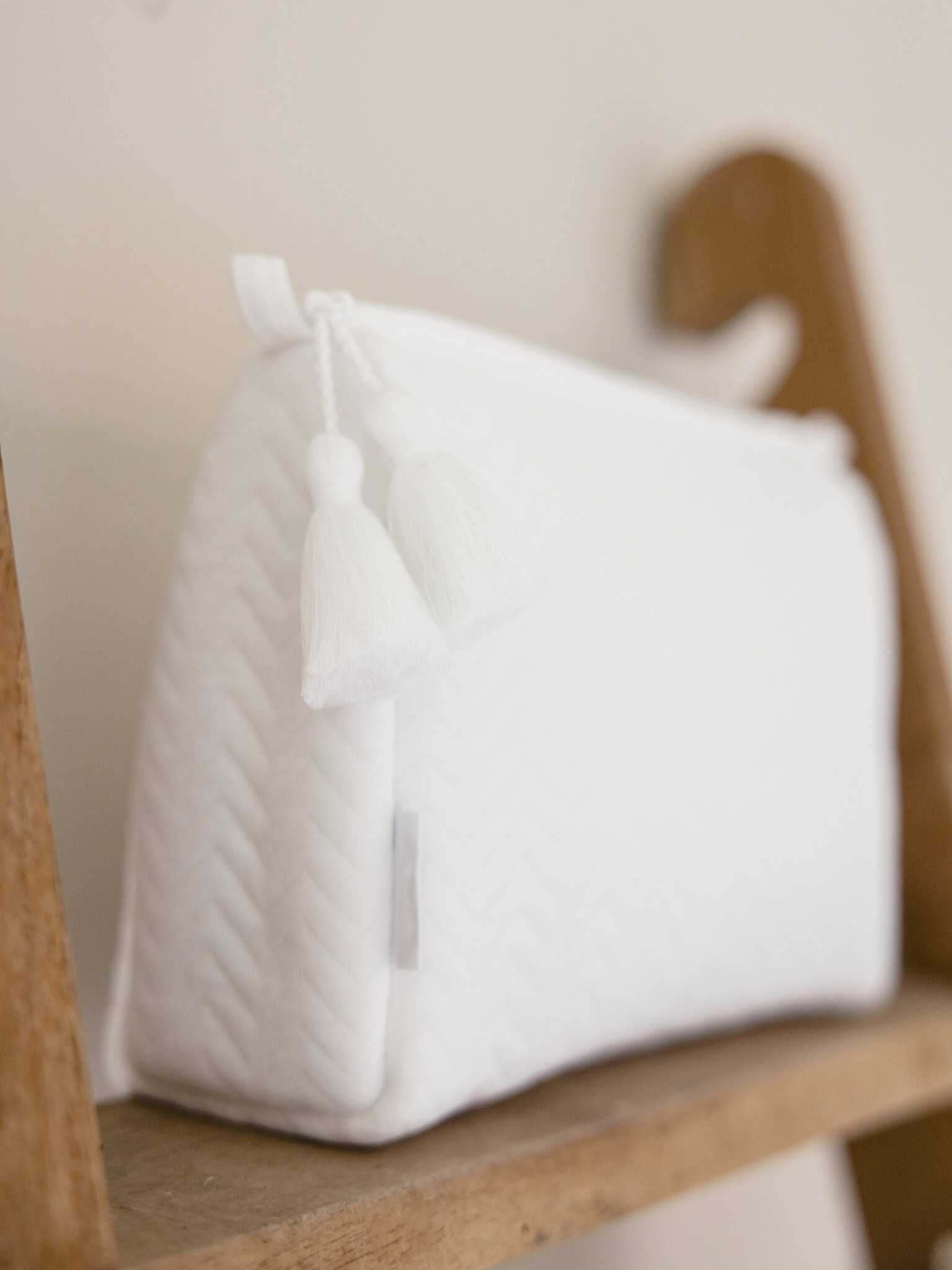 Toilettas Chevron White