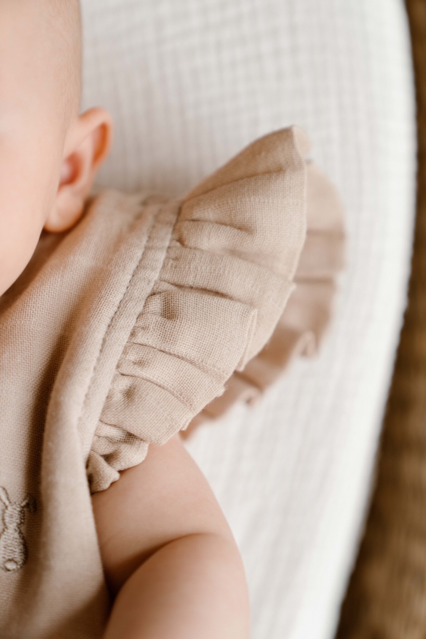 Tetra Babyslaapzak 65cm Zomer Ruffle Camel