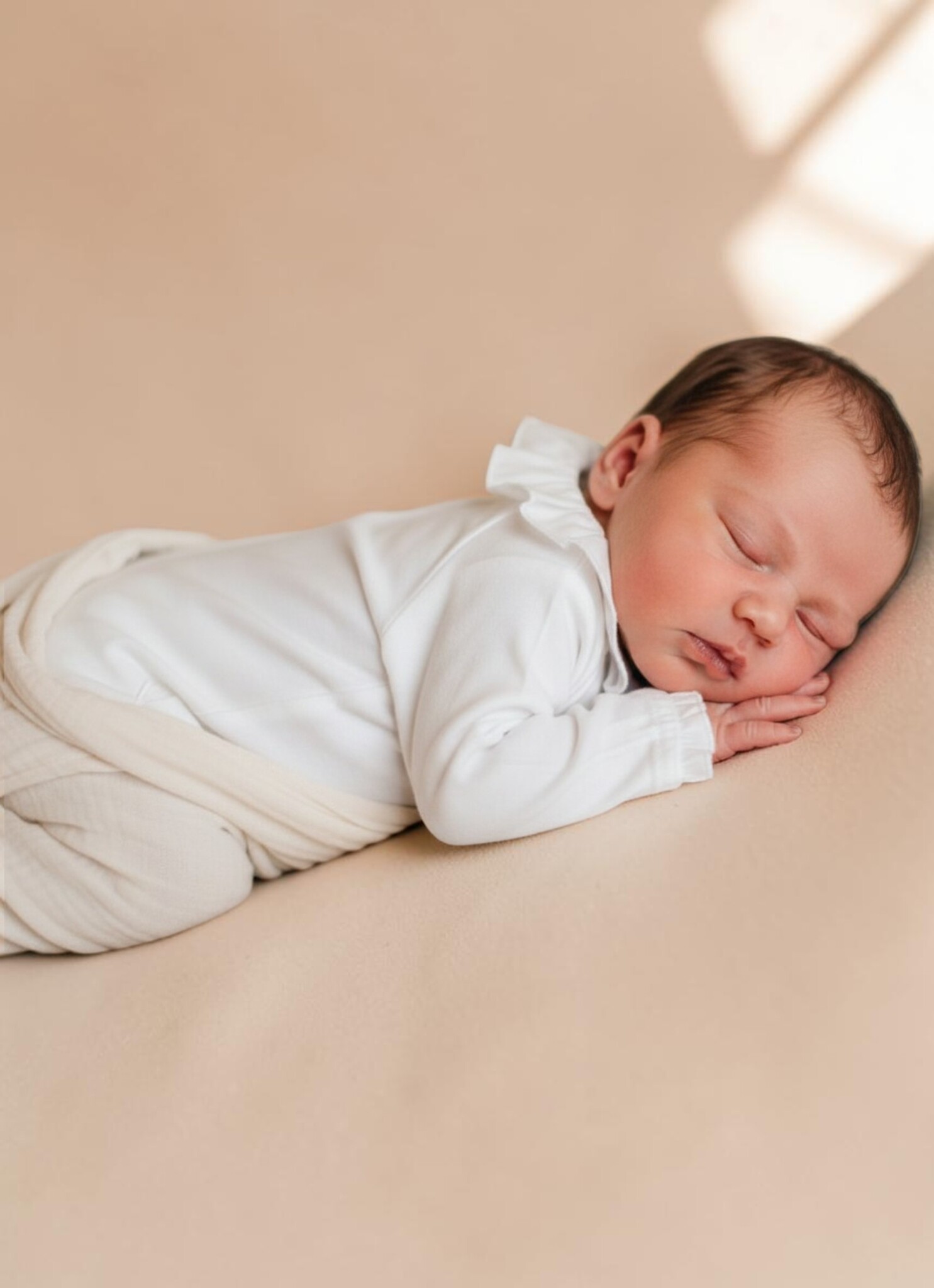 Lange mouw body/romper met poplin kraagje en mouw details
