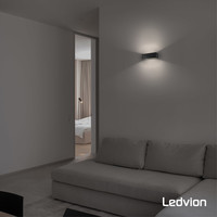 LED Wandlamp Buiten Selena Zwart - 3000K - 12W - IP54 Ledvion LED Wandlamp Buiten Selena Zwart - 3000K - 12W - IP54