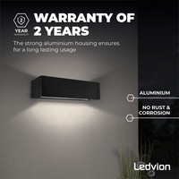 LED Wandlamp Buiten Selena Zwart - 3000K - 12W - IP54 Ledvion LED Wandlamp Buiten Selena Zwart - 3000K - 12W - IP54