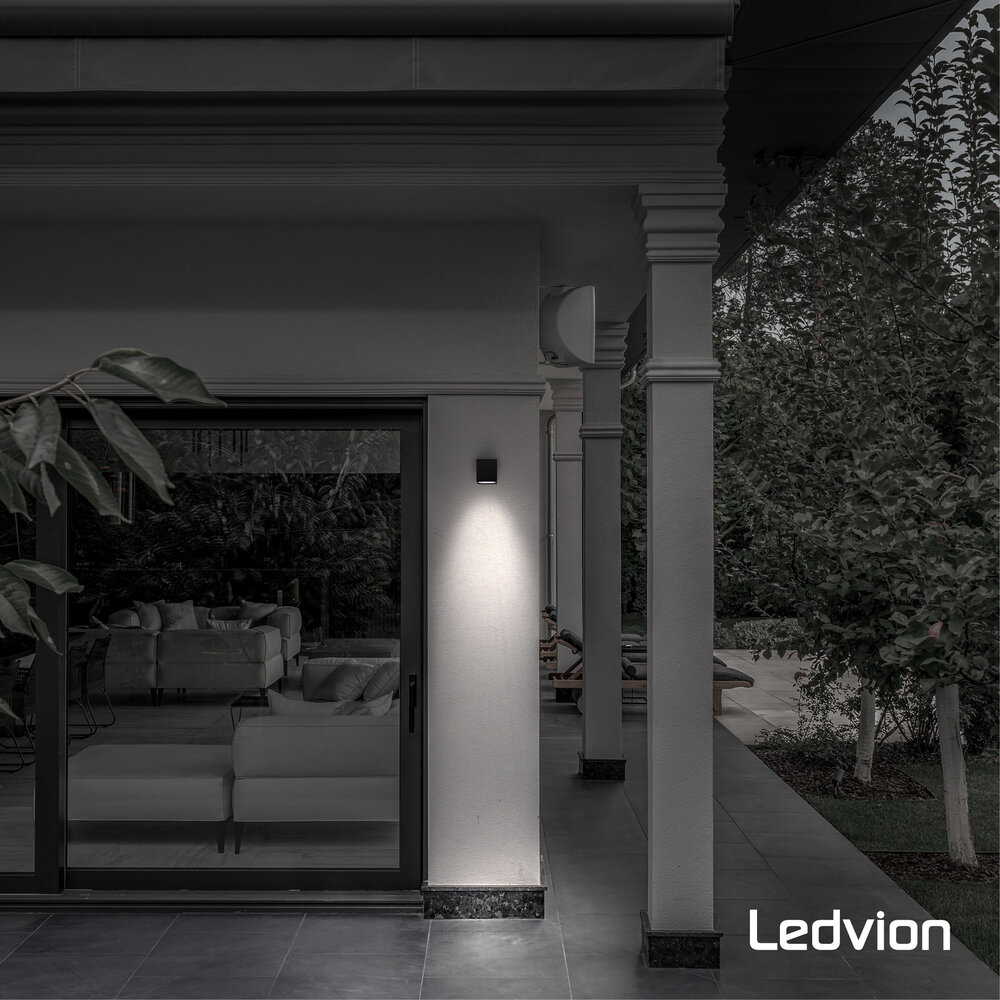Ledvion Dimbare LED Wandlamp - IP54 - Zwart - 5W - 2700K