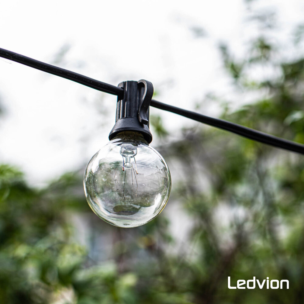 Ledvion 5,5m LED Prikkabel met Afstandsbediening + 3m aansluitsnoer - G40 - 2700K - 12V - IP44 - Koppelbaar - Incl. 10 LED Lampen - Plug & Play