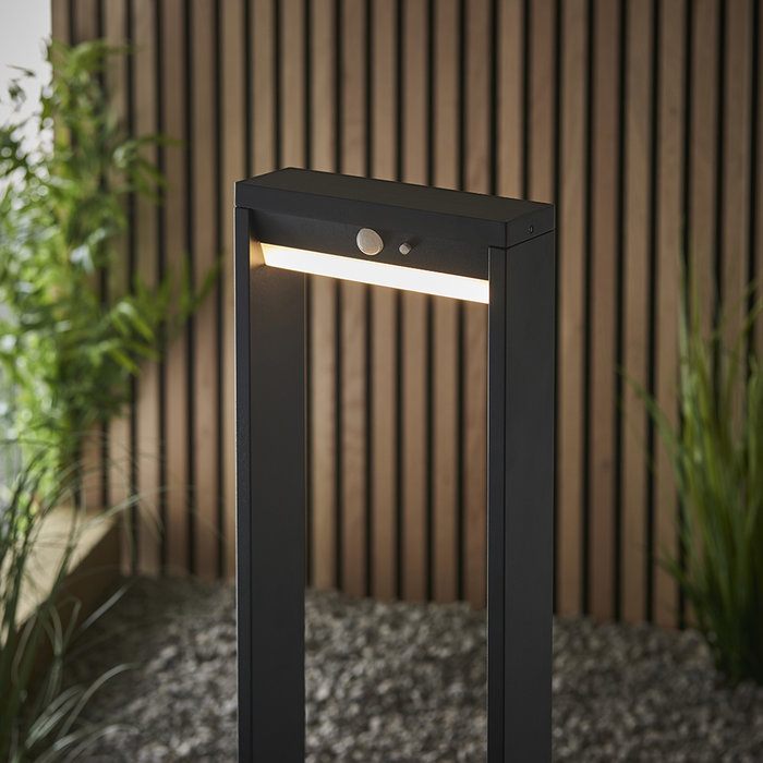 Dannah - Solar-Powered Small Bollard Light