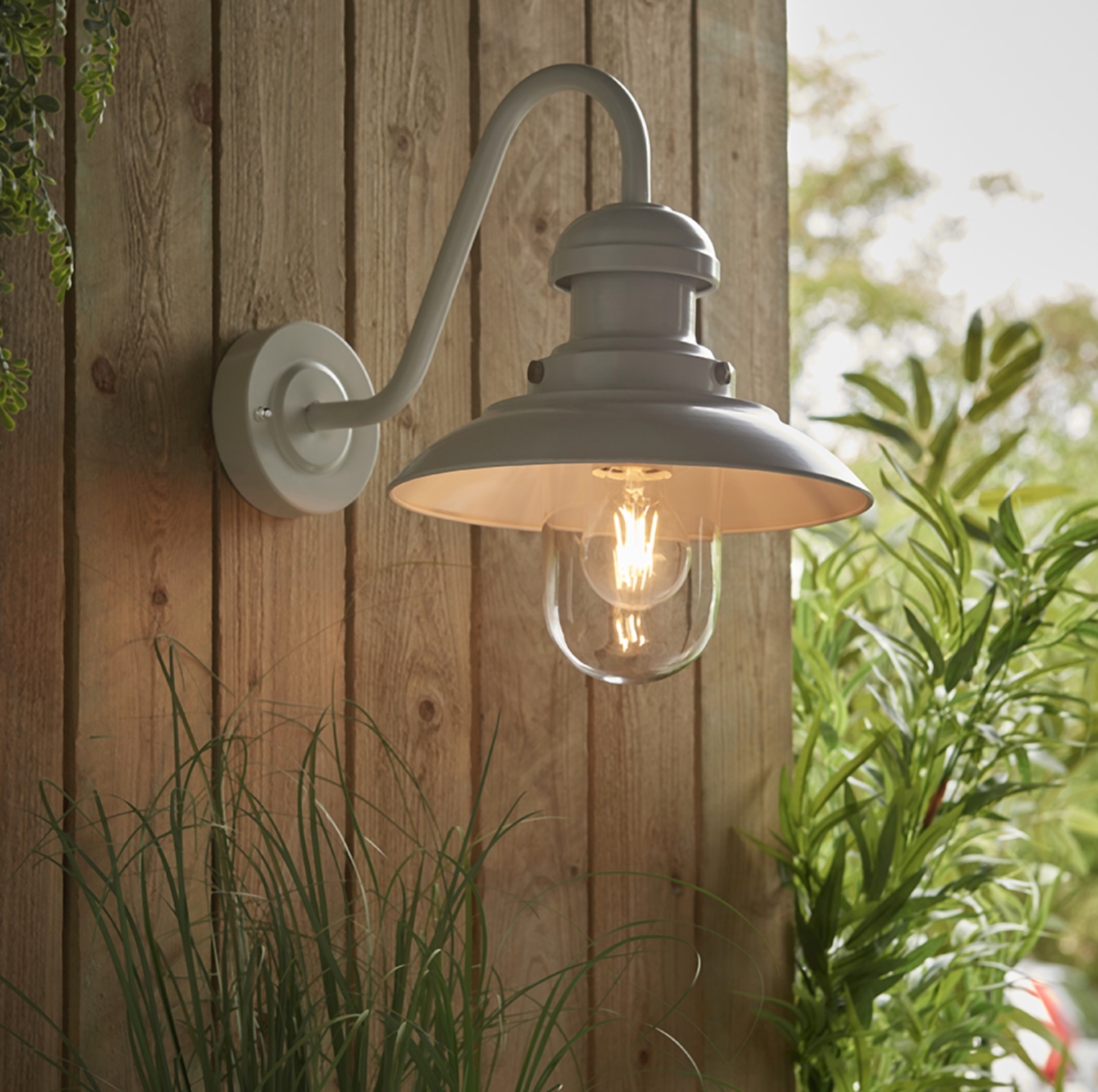 Hereford - Vintage Cream Outdoor Wall Light
