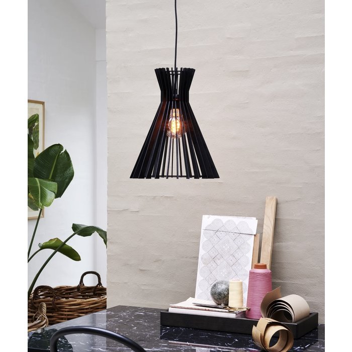 Gróa - Slatted Wood Black Scandi Pendant