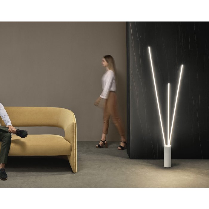 Patayo - 3 Light LED Floor Lamp in Black