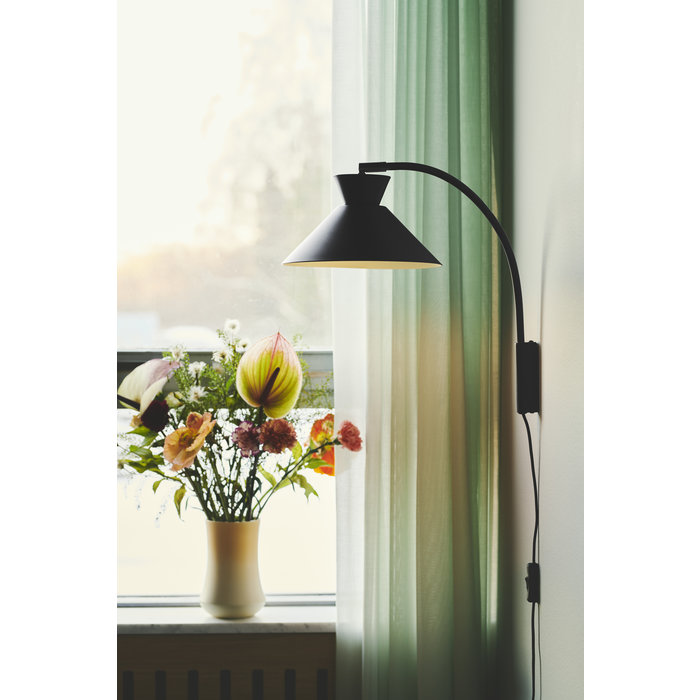 Dialle - Minimalist Scandi Wall Light - Black