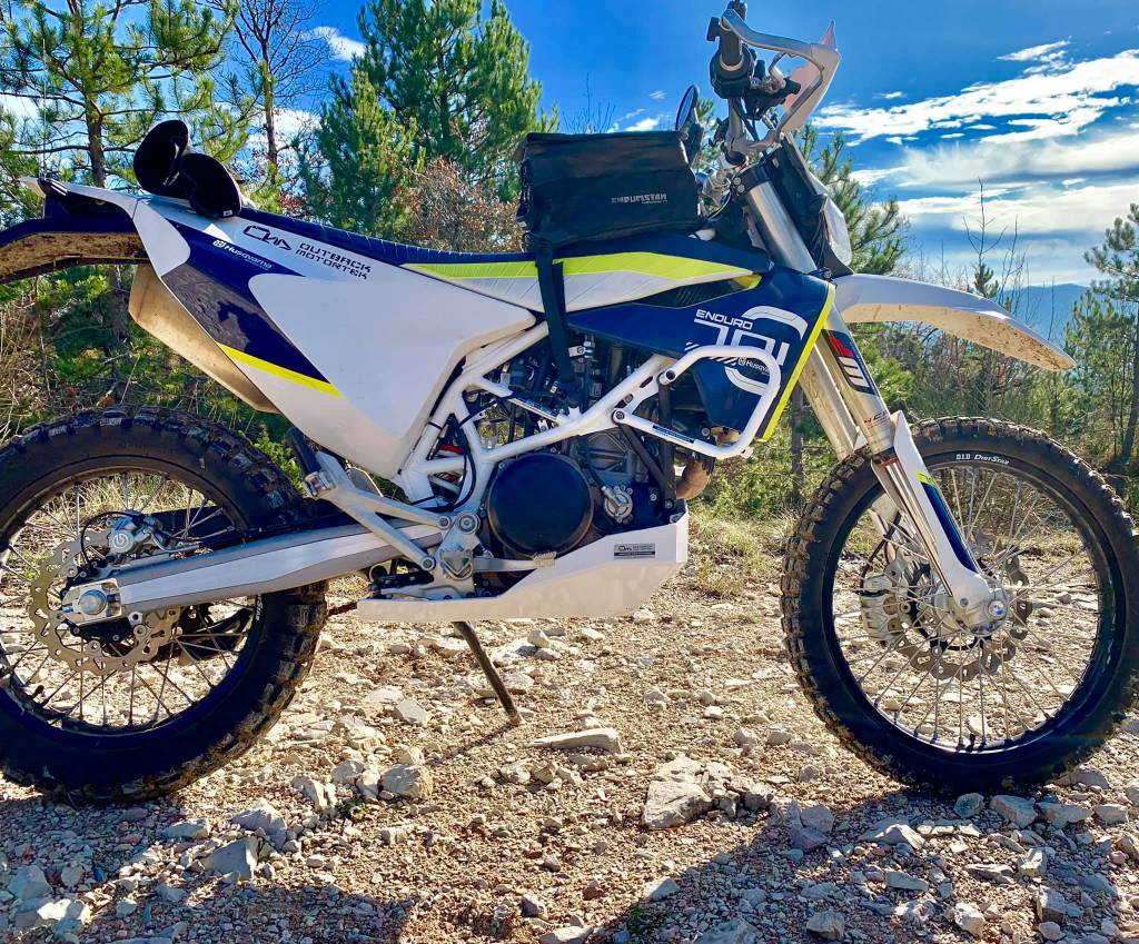 Husqvarna 701 enduro. Хускварна мотоцикл эндуро 701. Husqvarna 701 Enduro crash Bars. Хускварна 701 эндуро Rally. Husqvarna 701 LR.