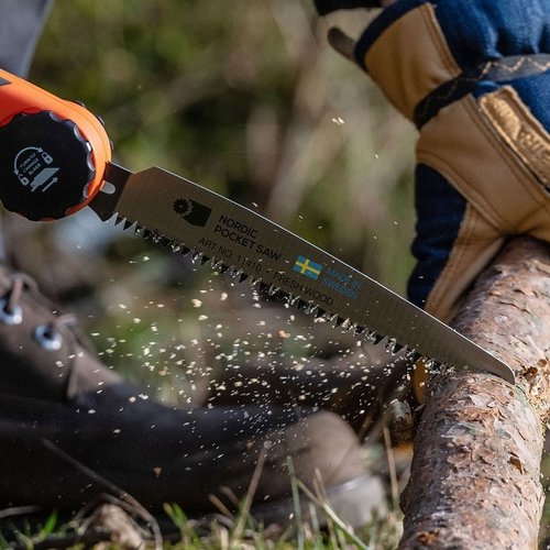 Folding hand saw