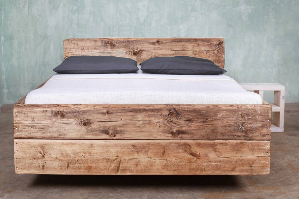 Bauholz Bett Cucuron Mittelbraun mit Rückenlehne - FraaiBerlin