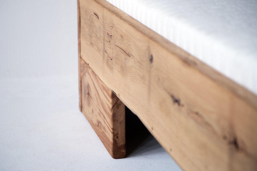 Altholz Eichen Bett Durande mit Lehne - FraaiBerlin