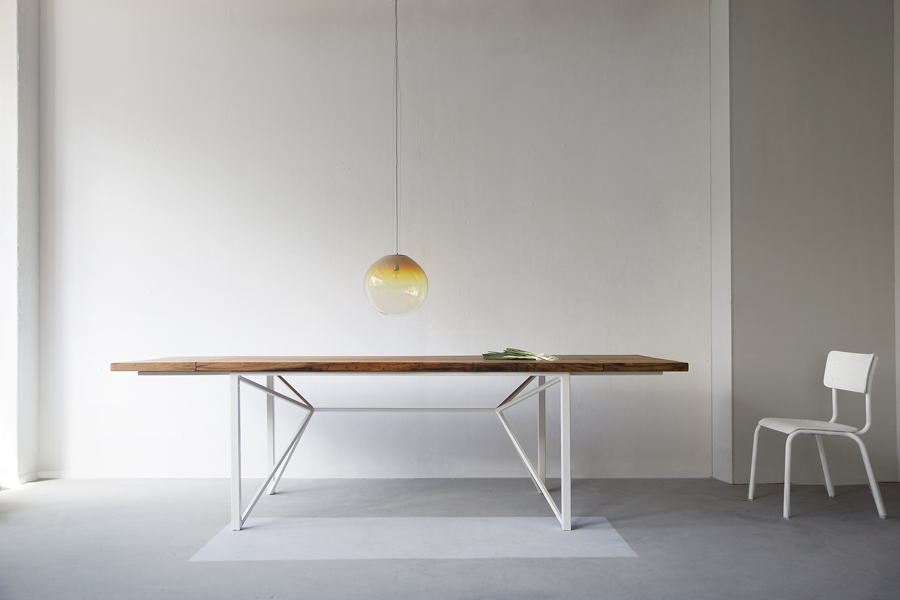 Esstisch Aus Altholz Eiche Loren Donoe Weiss Mit Ansteckplatten Fraaiberlin