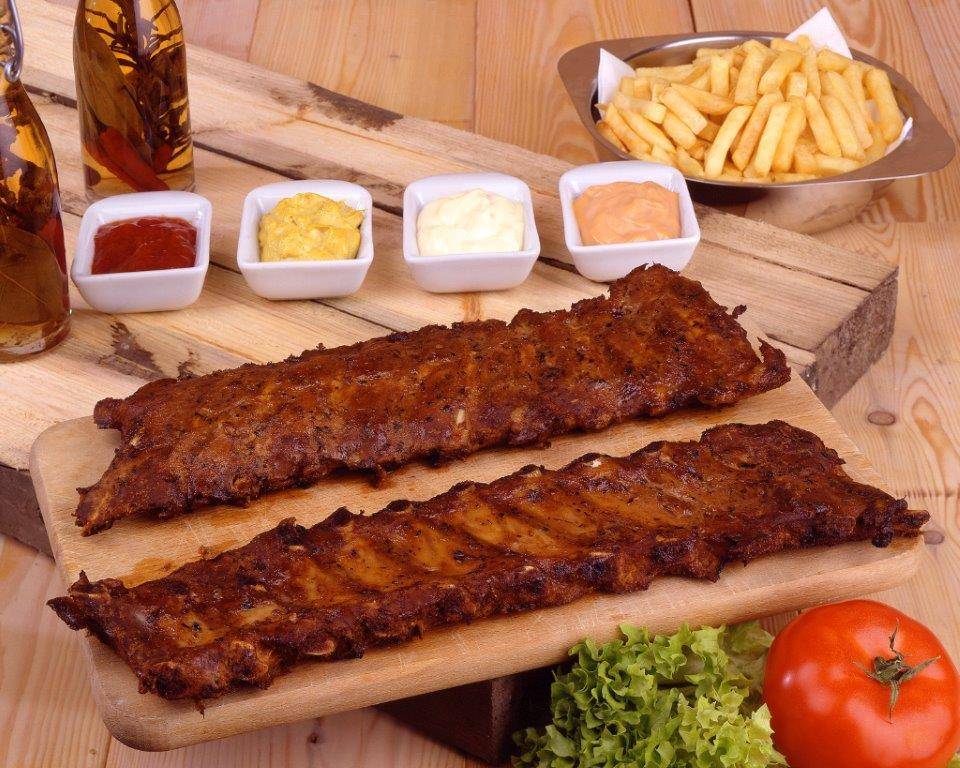 Gegaarde spareribs in barbecuesaus (lat van +/- 750g )
