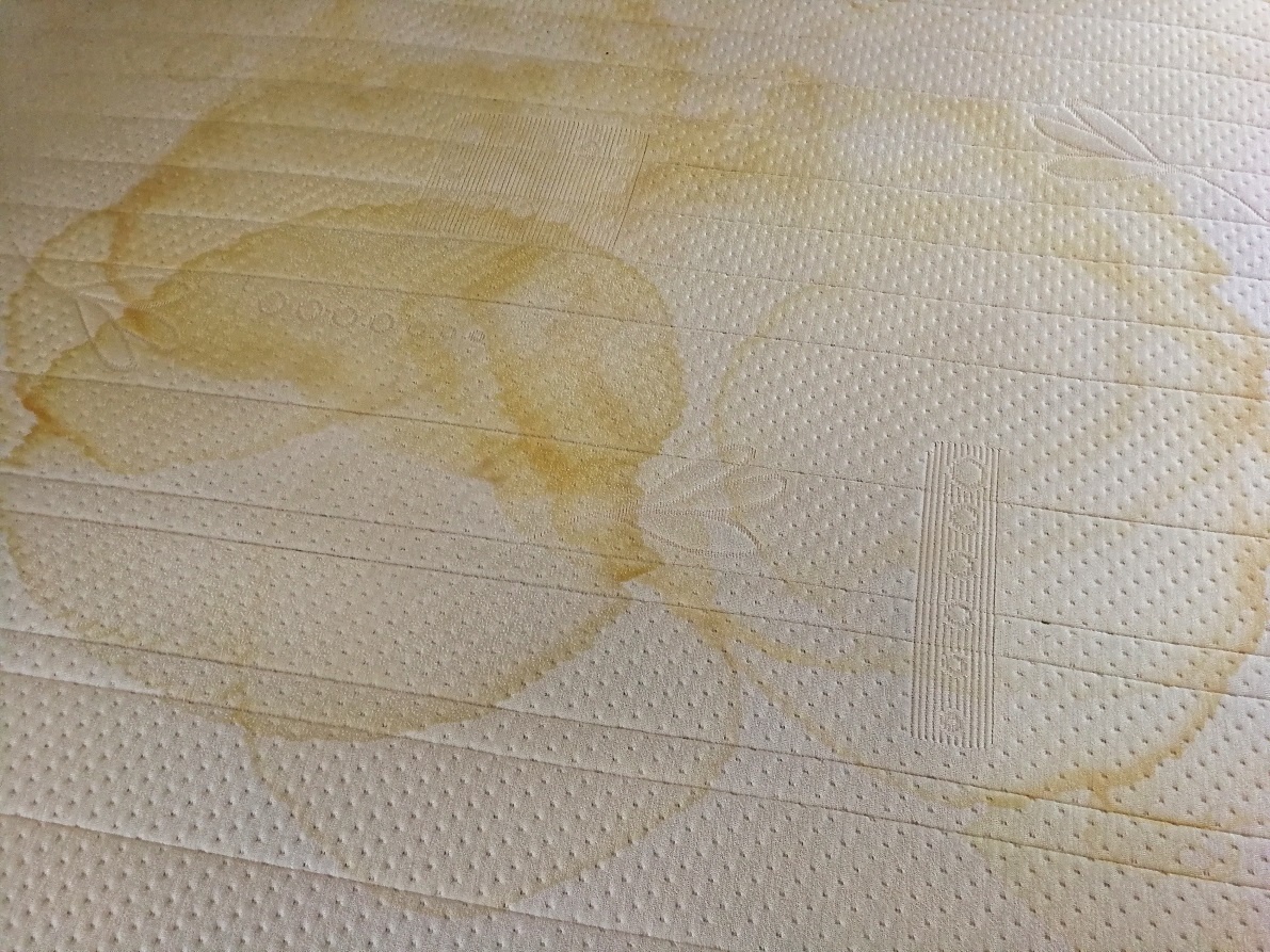 Matras schoonmaken na bedplassen