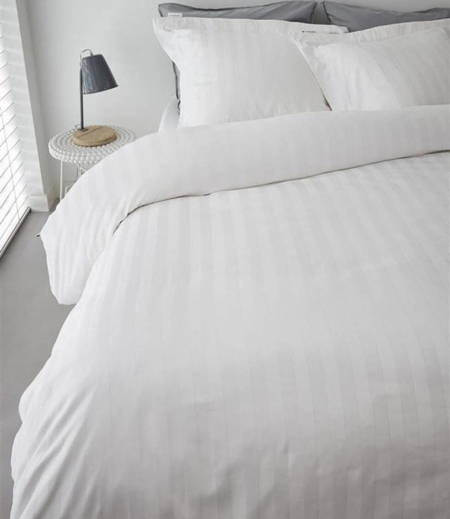 Beddinghouse Effen Dekbedovertrek Shine Wit met Hotel Streep 140 x 200/220