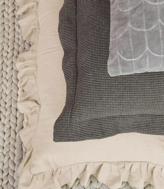 KAAT  Sierkussen Emil Sand