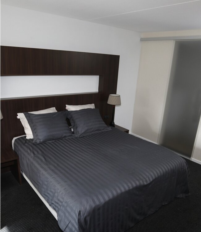 Ritzzz Dekbedovertrek met rits (3 zijdes) Hotelstreep Antraciet