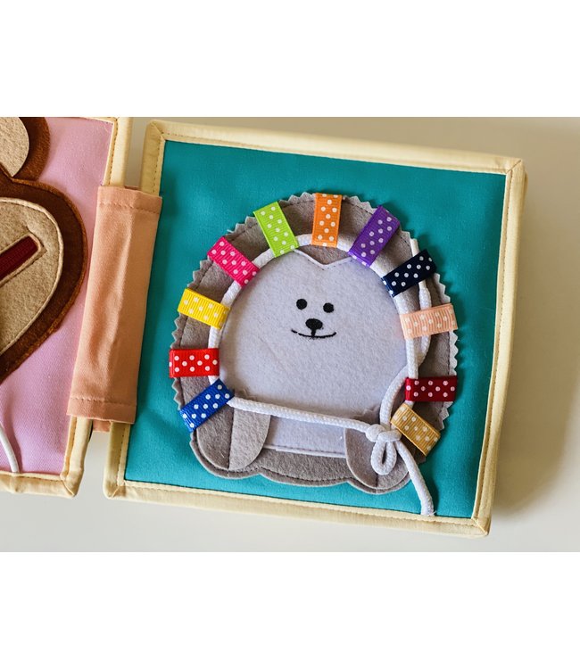 Jolly Designs Quiet Book - der flatternde Schmetterling - Mini