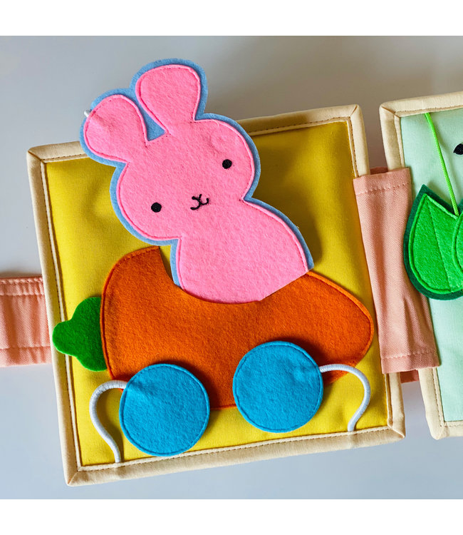 Jolly Designs Quiet Book - der flatternde Schmetterling - Mini