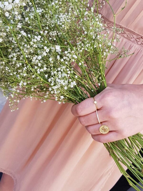 Les Soeurs Bague Chloe Strass 4. Veuillez noter que les achats effectués chez OUTLET ne peuvent être ni échangés ni retou...