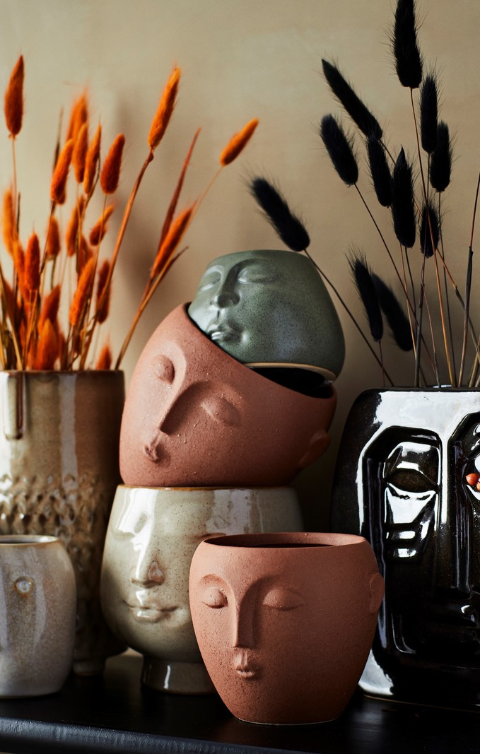 Zegenen Oefening het spoor Madam Stoltz Flower Pot With Face Imprint Matt Terracotta ▽ Les Soeurs