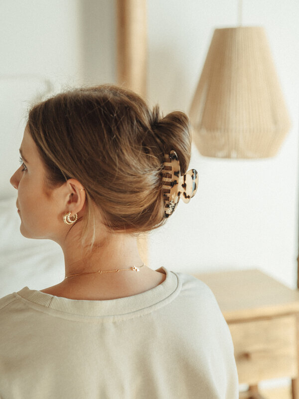 Les Soeurs Pince à cheveux ronde 2. Une grande épingle à cheveux de qualité robuste au design intemporel. L'épingle offre...