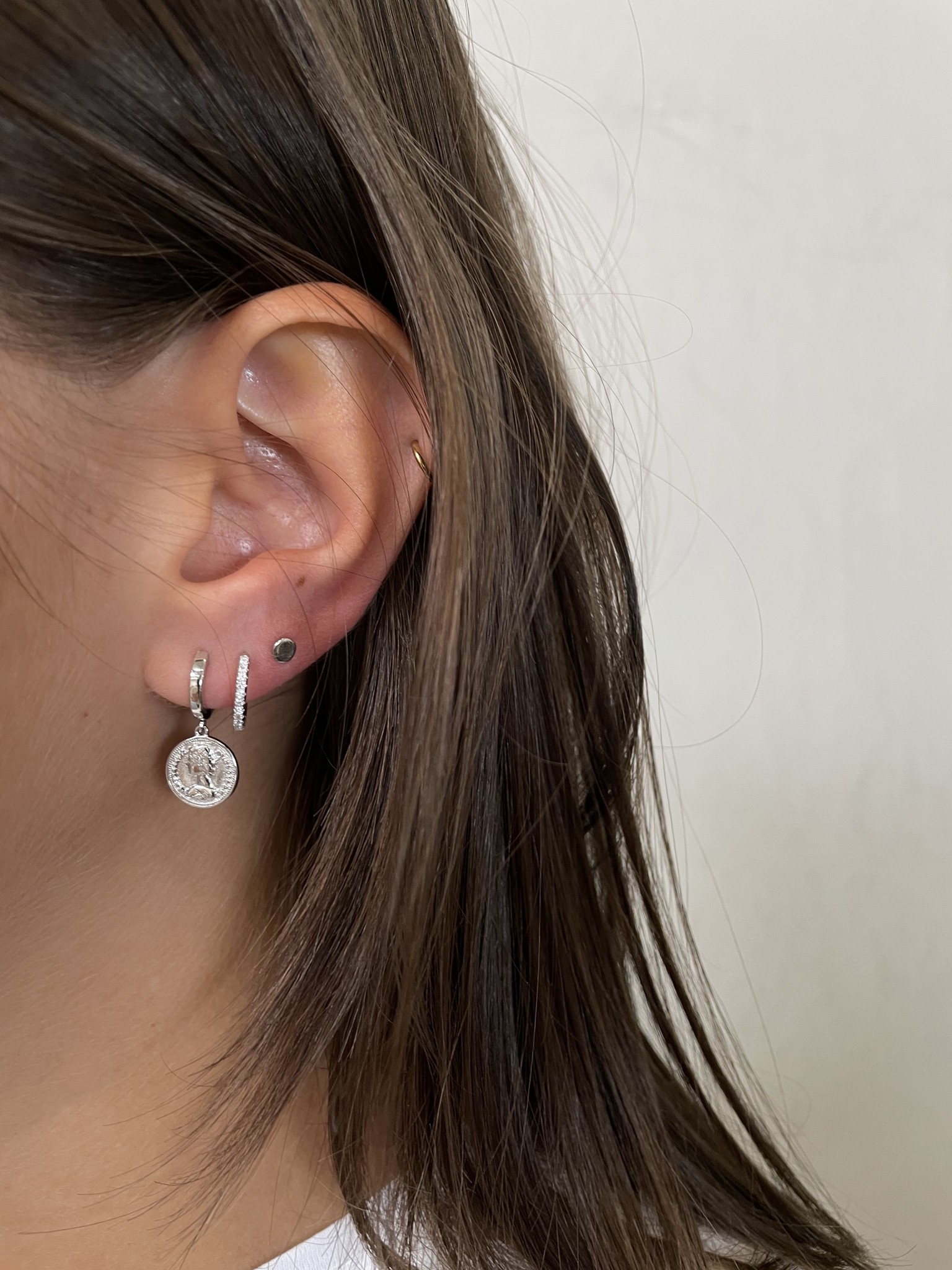 Les Soeurs Oorbel Jeanne Coin 2. Let op, OUTLET-aankopen kunnen niet worden geruild of geretourneerd.  Deze leuke oorring...