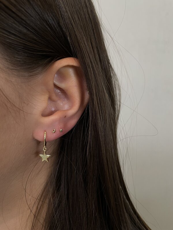 Les Soeurs Earring Jeanne Star 3. This fun earring with a star pendant is the ideal addition to your ear.