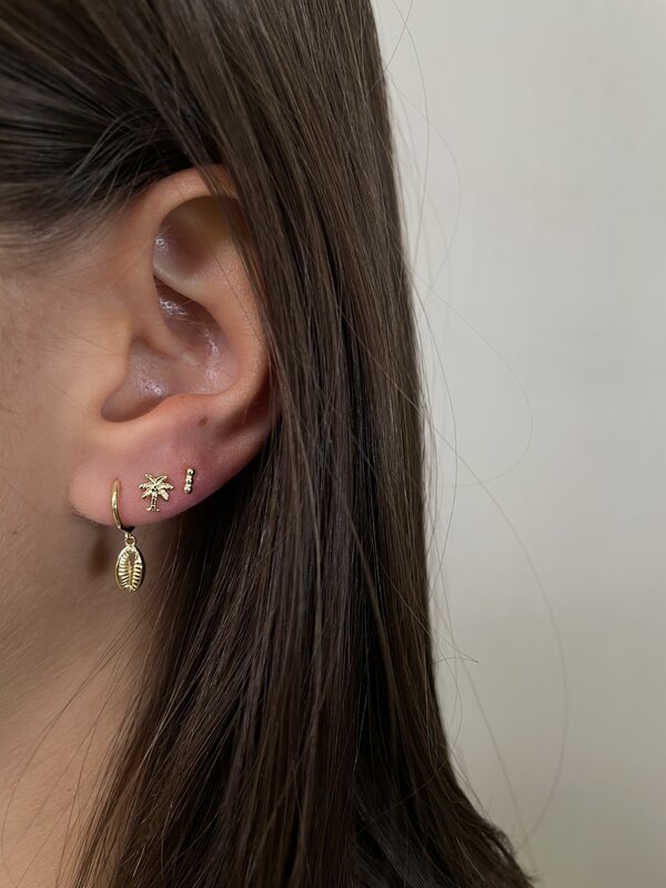 Les Soeurs Boucle d'oreille Jolie Barre Dots 2. Il n'y a pas de clous d'oreilles plus faciles à assortir que les clous d'...