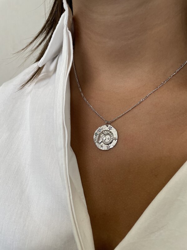 Les Soeurs Rosa Zodiac Ram 2. Let op, OUTLET-aankopen kunnen niet worden geruild of geretourneerd. Figaro ketting met ste...