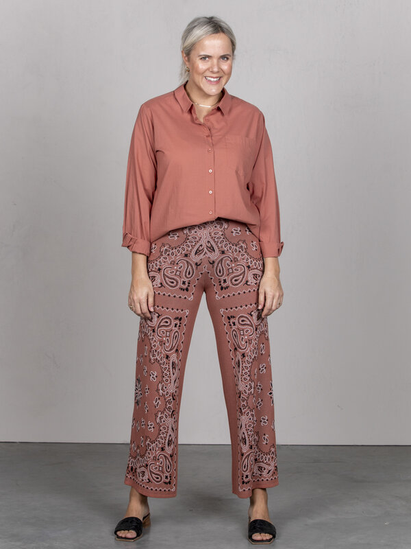 Les Soeurs Jacquard Trousers Thea 6. Please note, OUTLET purchases cannot be exchanged or returned<br />
This classic bandana ...