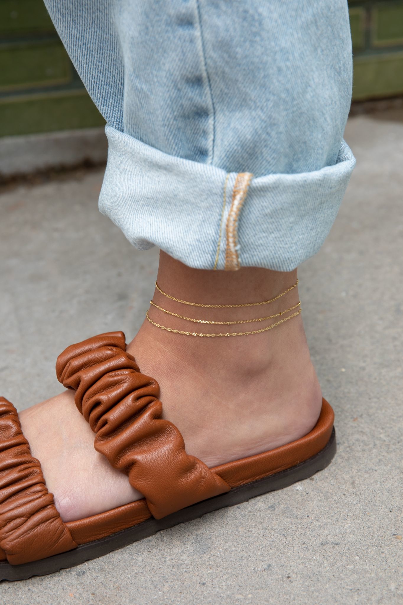 Les Soeurs Enkelbandje Helle Basic 3. Voeg subtiele details toe aan je look met dit elegante enkelbandje.  Een eerbetoon ...