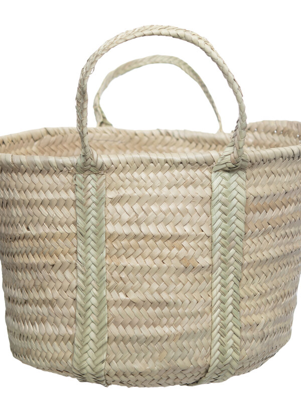 Le Marais Rotan Bucket Bag. Met deze rotan basket tas met handvat aan je arm kom je zeker stijlvol de zomer door. Het is ...