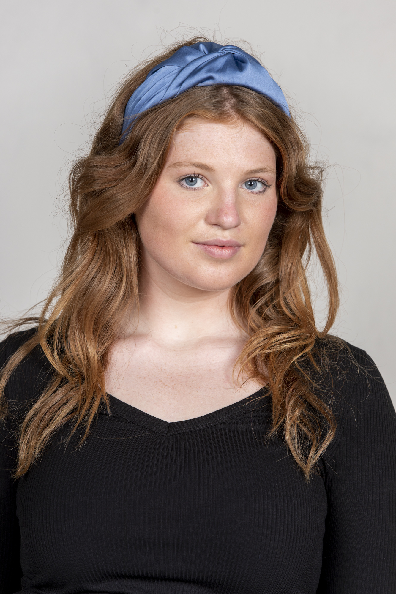 Les Soeurs Headband Thelma 3. This draped, fabric-covered button-up tiara with a shiny finish adds a sophisticated touch ...
