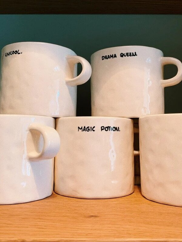 Anna + Nina Tasse Magic Potion 2. La tasse Potion magique est fabriquée en céramique. Nous avons tous besoin de notre pot...