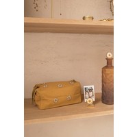 Toiletry bag with daisies
