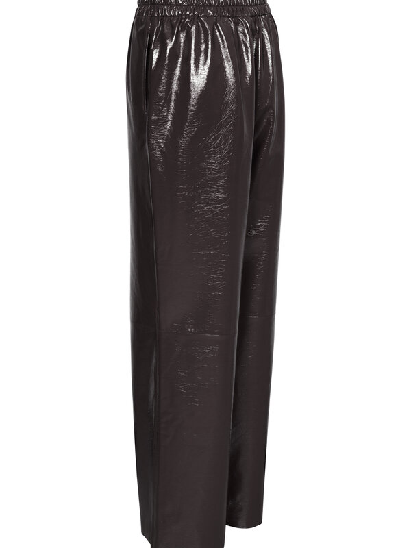 Les Soeurs Vegan Leather Trousers Nadia 9. Please note that OUTLET purchases cannot be exchanged or returned. Every wardr...