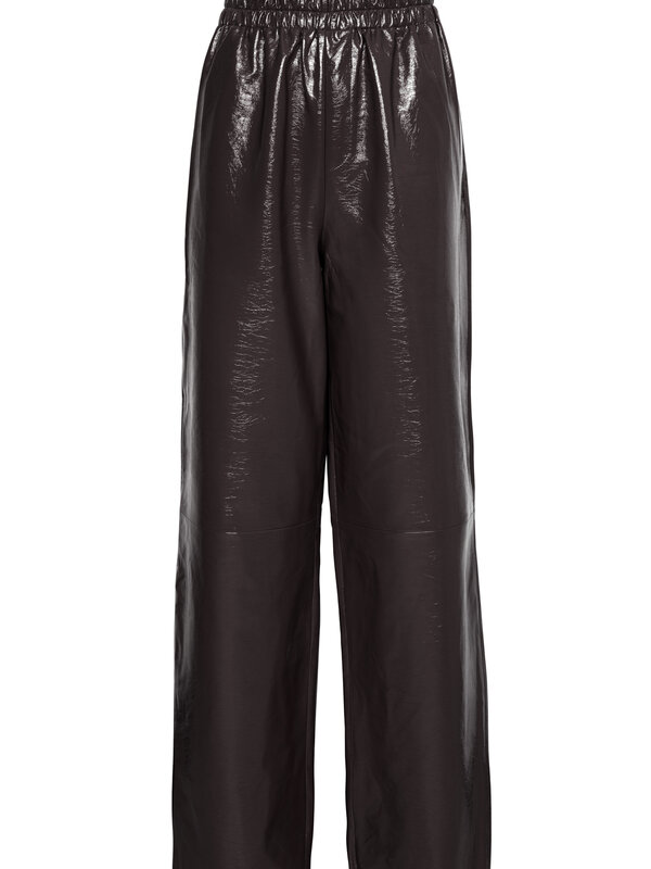 Les Soeurs Vegan Leather Trousers Nadia 1. Please note that OUTLET purchases cannot be exchanged or returned. Every wardr...