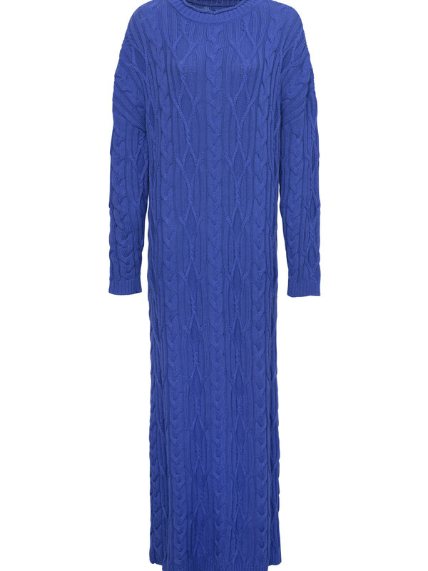 Les Soeurs Cable Knit Dress Billie 1. The classic cable pattern has become a statement piece this season. The modest cabl...