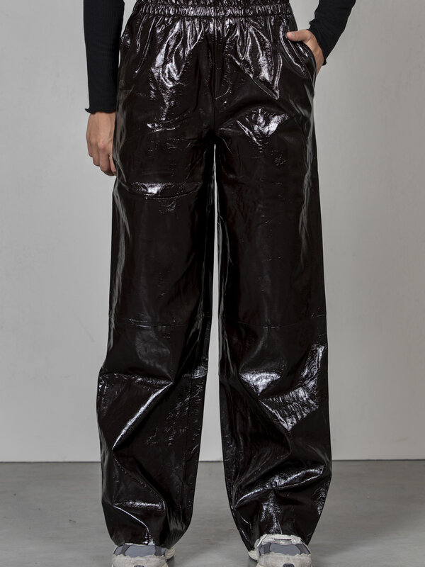 Les Soeurs Vegan Leather Trousers Nadia 4. Please note that OUTLET purchases cannot be exchanged or returned. Every wardr...